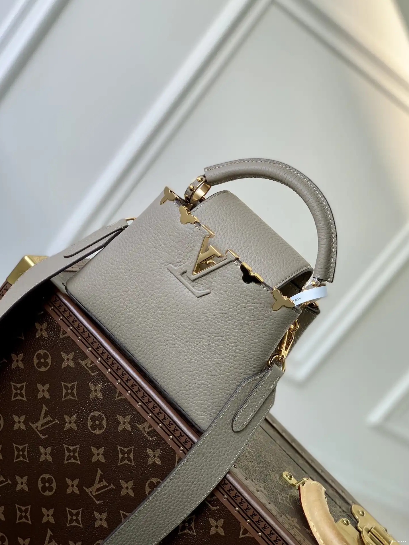 First bag ru MINI VUITTON CAPUCINES LOUIS 0705